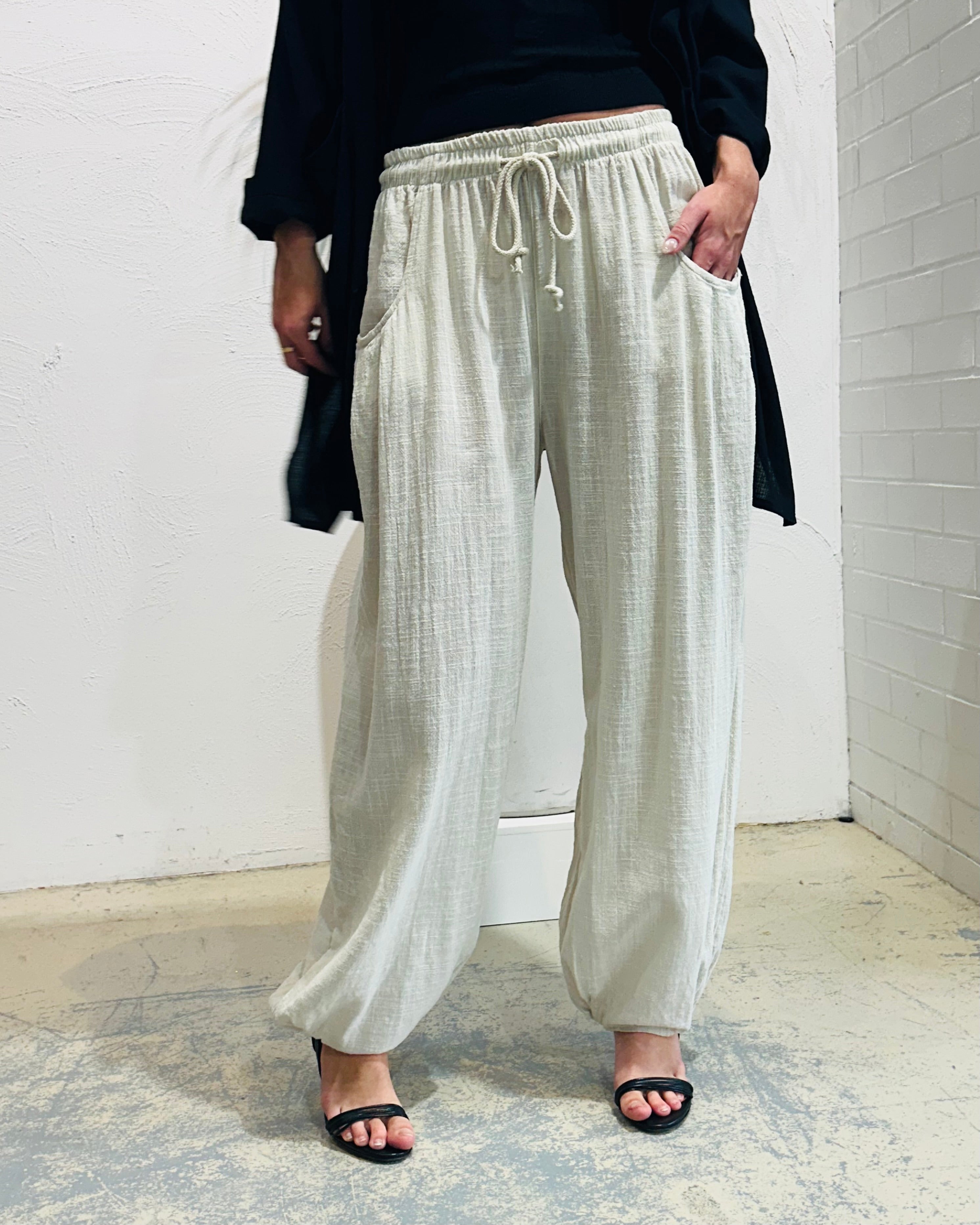 Geni Pant - Bone