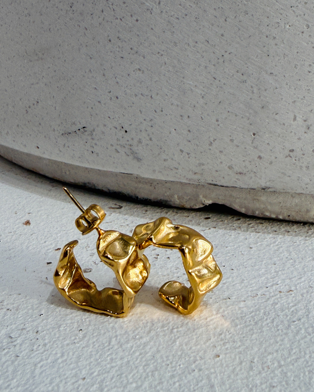 Essence Hoop Earrings Gold
