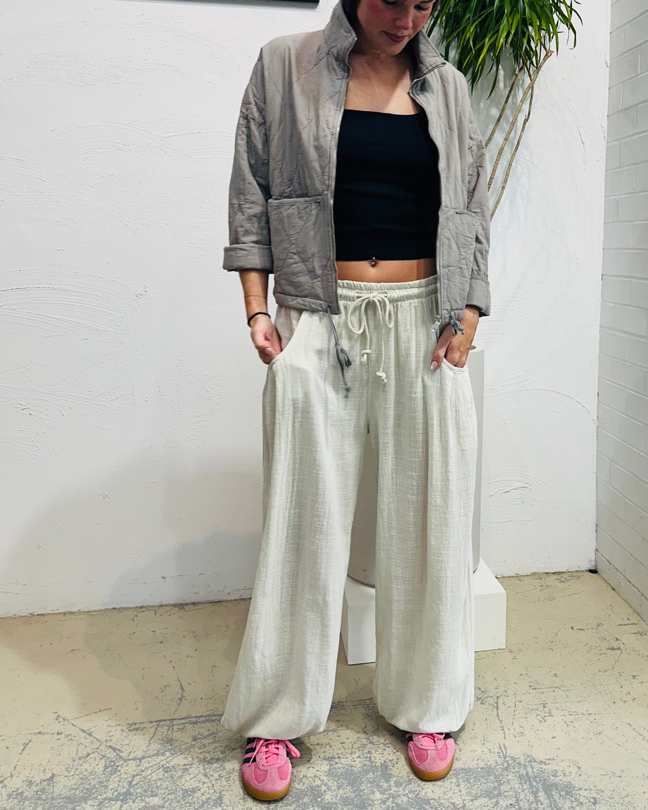 Geni Pant - Bone