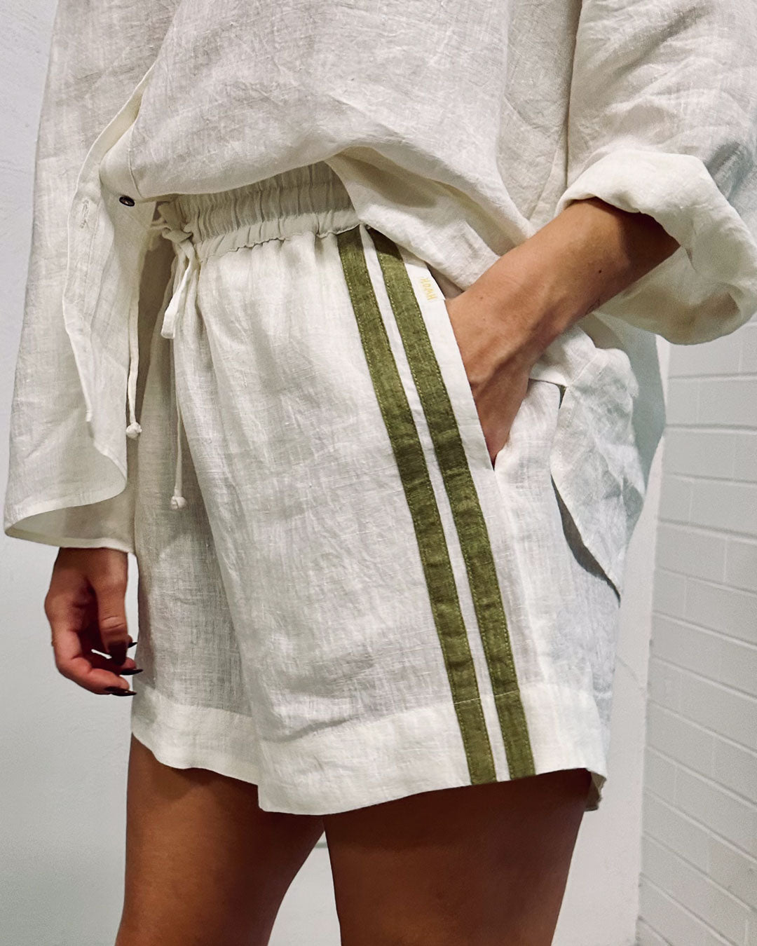 Goddess Short - Cloud White