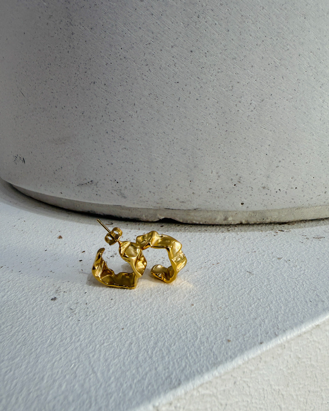 Essence Hoop Earrings Gold
